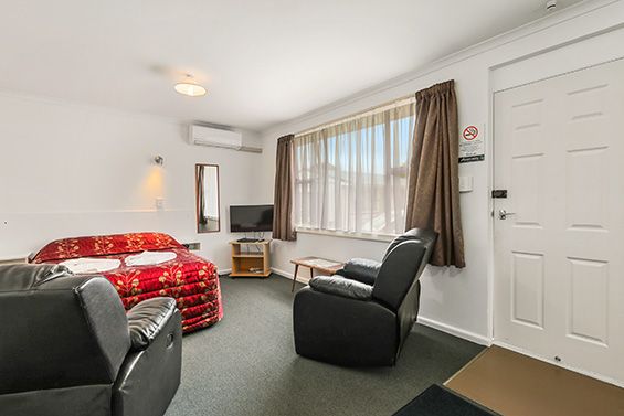1-Bedroom Studio living area